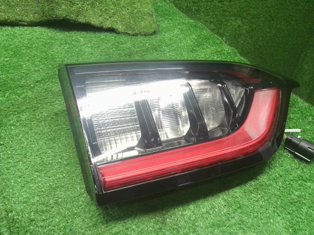 【中古】ジープ チェロキー ABA-KL24 左テールランプ 内側 フィニッシャーランプ  自社品番250501