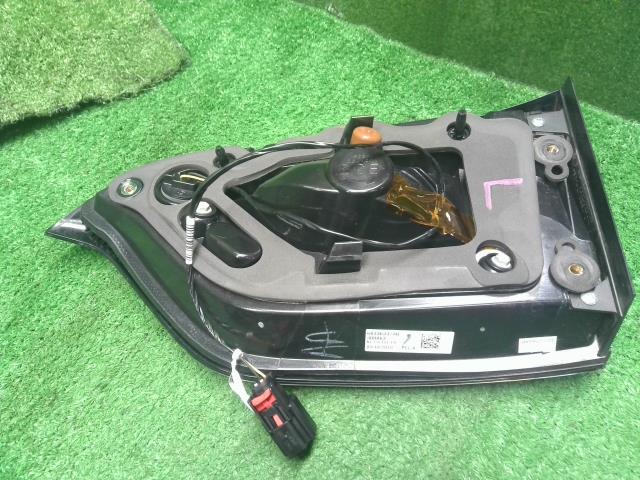 【中古】ジープ チェロキー ABA-KL24 左テールランプ 内側 フィニッシャーランプ  自社品番250501