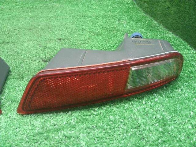 【中古】ジープ チェロキー ABA-KL24 リアバンパー 用 リフレクター 反射板 左右セット  自社品番250501