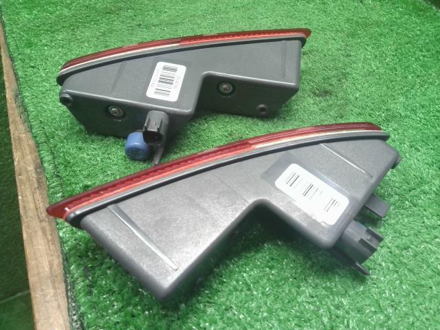 【中古】ジープ チェロキー ABA-KL24 リアバンパー 用 リフレクター 反射板 左右セット  自社品番250501