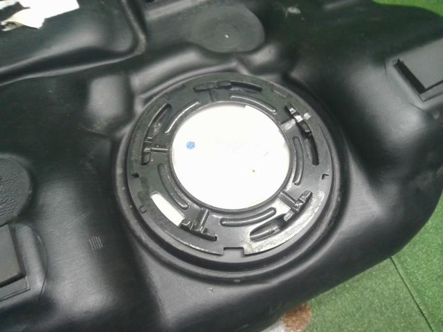 【中古】ジープ チェロキー ABA-KL24 フューエル 燃料タンク  自社品番250501