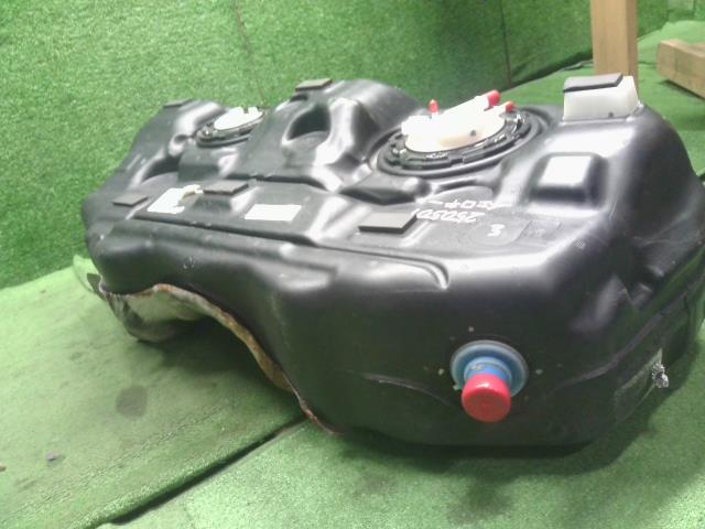 【中古】ジープ チェロキー ABA-KL24 フューエル 燃料タンク  自社品番250501