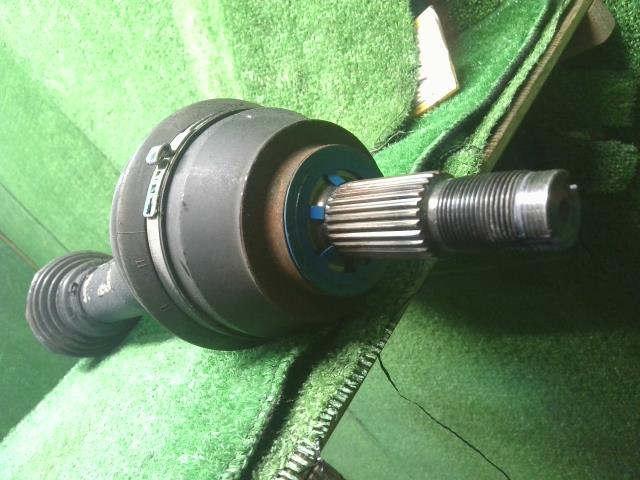 【中古】ジープ チェロキー ABA-KL24 左フロントドライブシャフト  自社品番250501