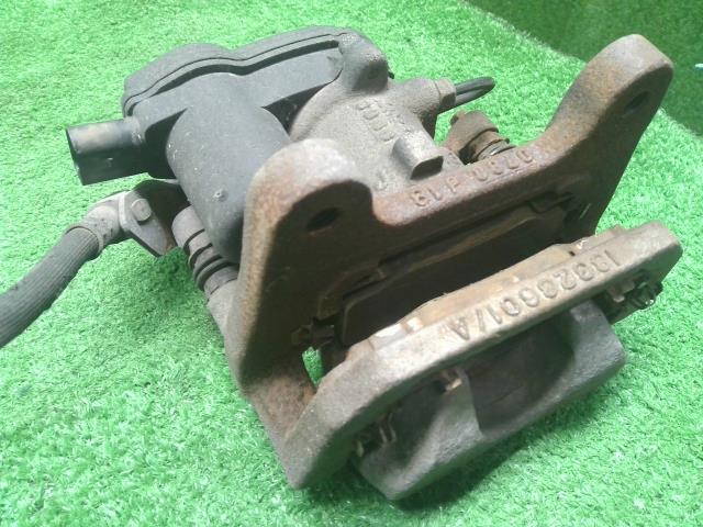 【中古】ジープ チェロキー ABA-KL24 右リアキャリパー 自社品番250501