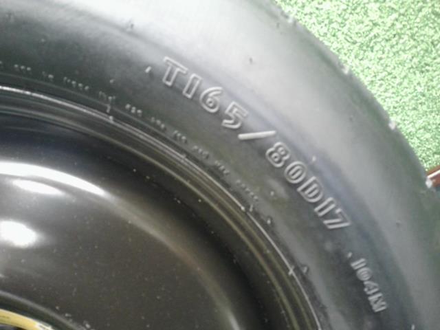 【中古】ジープ チェロキー ABA-KL24 T165/80D17 スペアタイヤ テンパータイヤ 車載工具　セット 自社品番250501