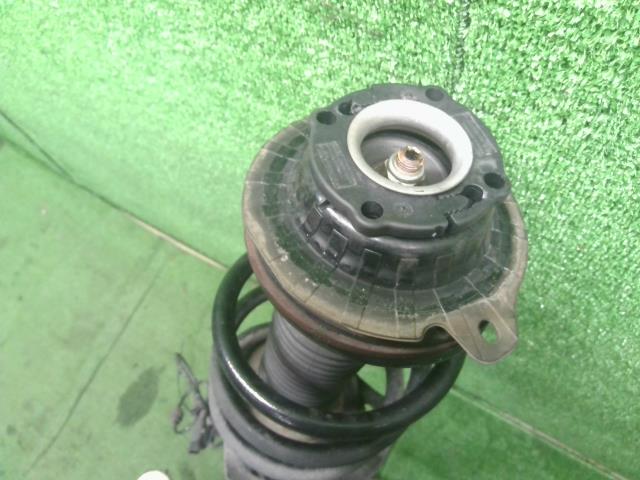 【中古】ジープ チェロキー ABA-KL24 右 フロントショック ストラット一式 ハブ ナックル  自社品番250501