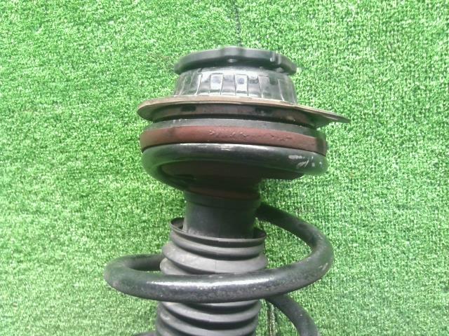 【中古】ジープ チェロキー ABA-KL24 右 フロントショック ストラット一式 ハブ ナックル  自社品番250501