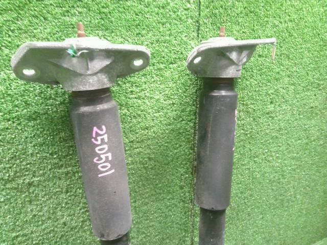 【中古】ジープ チェロキー ABA-KL24 リアショックアブソーバー スプリング バネセット  自社品番250501