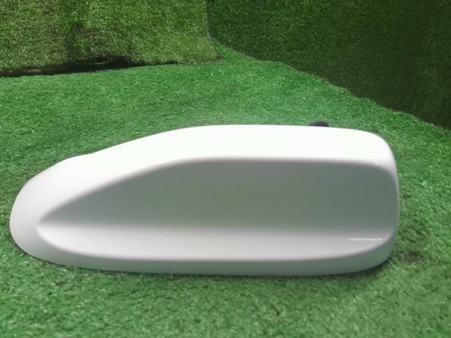 【中古】ジープ チェロキー ABA-KL24 アンテナ  自社品番250501