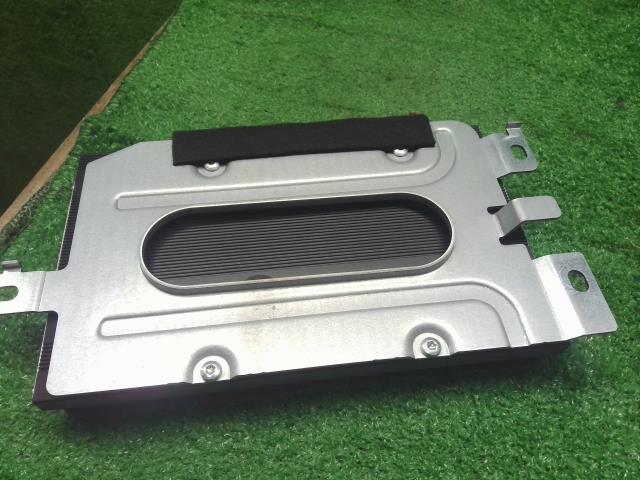 【中古】ジープ チェロキー ABA-KL24 オーディオアンプ  自社品番250501