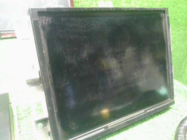 【中古】ジープ チェロキー ABA-KL24 純正 カーナビゲーション  自社品番250501