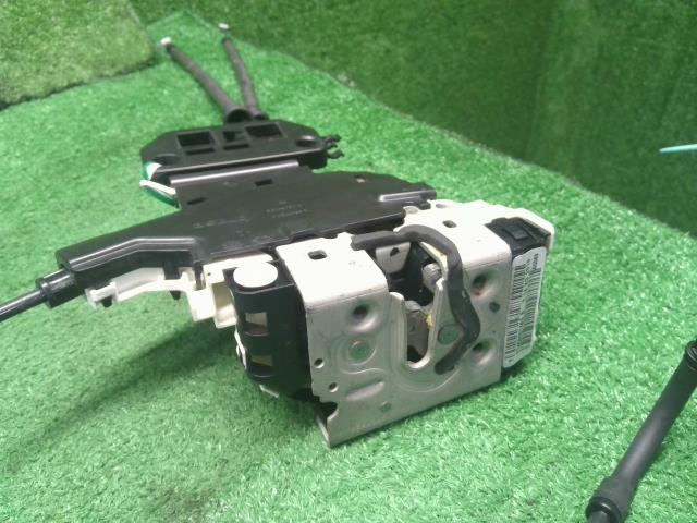 【中古】ジープ チェロキー ABA-KL24 右リアドアロック アクチュエーター  自社品番250501
