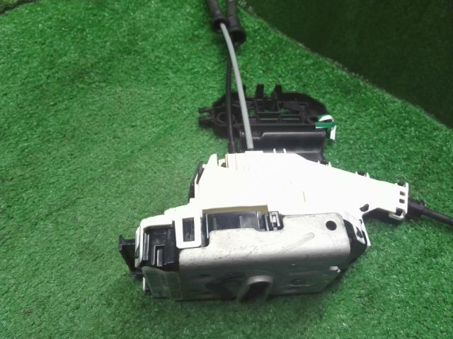 【中古】ジープ チェロキー ABA-KL24 右リアドアロック アクチュエーター  自社品番250501