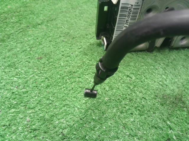 【中古】ジープ チェロキー ABA-KL24 右リアドアロック アクチュエーター  自社品番250501