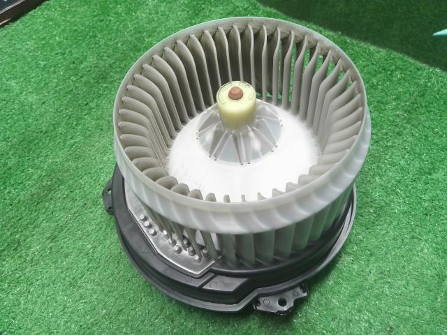 【中古】ジープ チェロキー ABA-KL24 ヒーターブロアモーター  自社品番250501