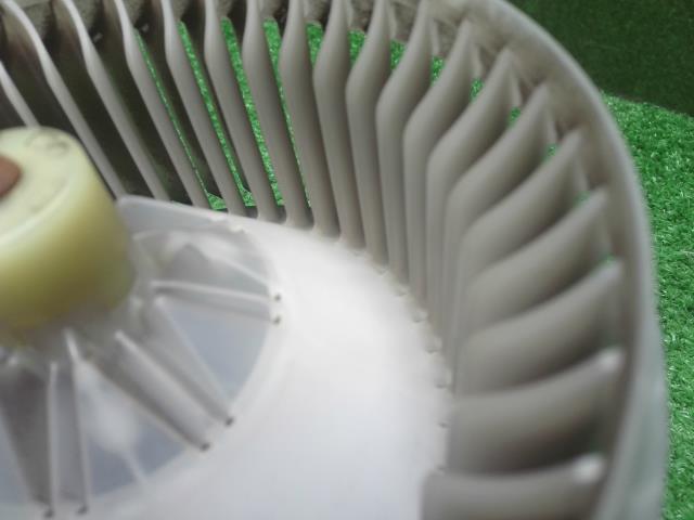 【中古】ジープ チェロキー ABA-KL24 ヒーターブロアモーター  自社品番250501