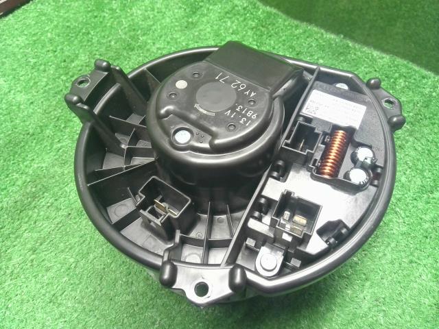 【中古】ジープ チェロキー ABA-KL24 ヒーターブロアモーター  自社品番250501