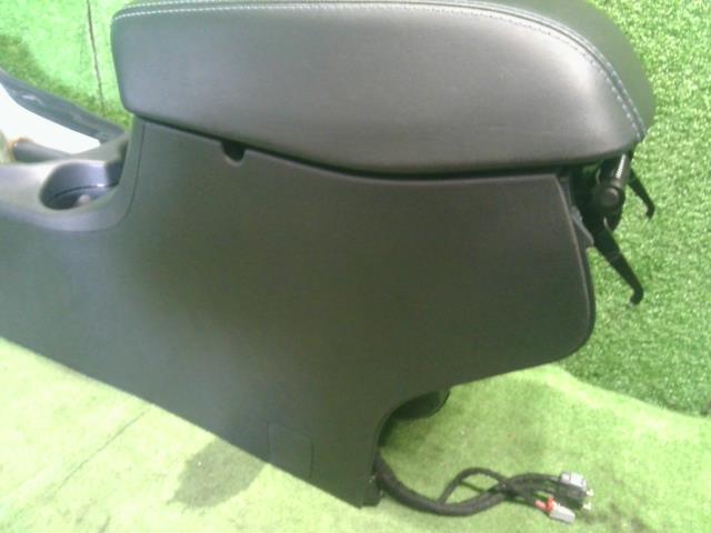 【中古】ジープ チェロキー ABA-KL24 センター コンソールボックス  自社品番250501