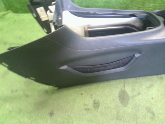 【中古】ジープ チェロキー ABA-KL24 センター コンソールボックス  自社品番250501