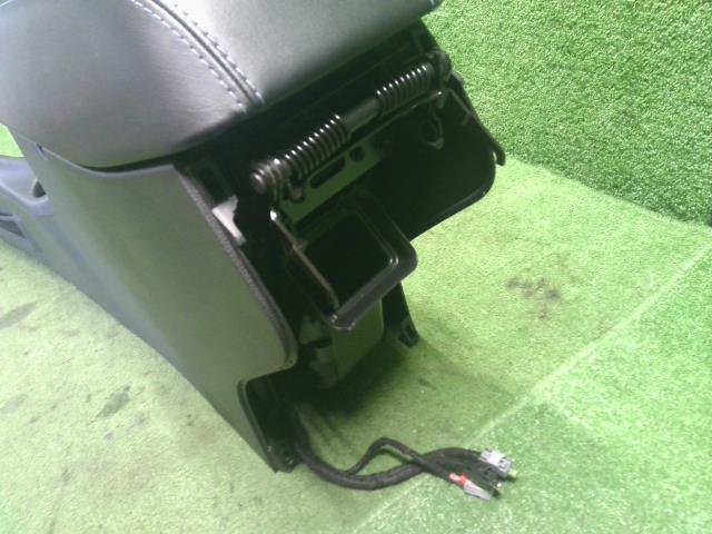 【中古】ジープ チェロキー ABA-KL24 センター コンソールボックス  自社品番250501