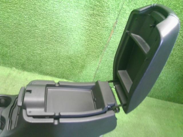 【中古】ジープ チェロキー ABA-KL24 センター コンソールボックス  自社品番250501