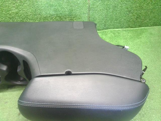 【中古】ジープ チェロキー ABA-KL24 センター コンソールボックス  自社品番250501