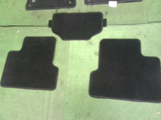 【中古】ジープ チェロキー ABA-KL24 フロアマット  自社品番250501