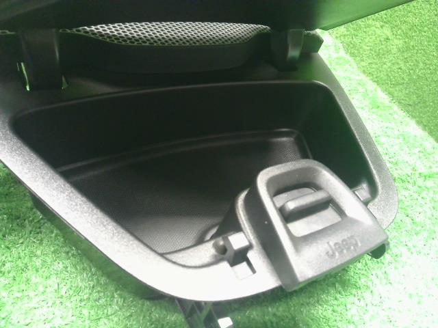 【中古】ジープ チェロキー ABA-KL24 センター 小物入れ コンソール  自社品番250501