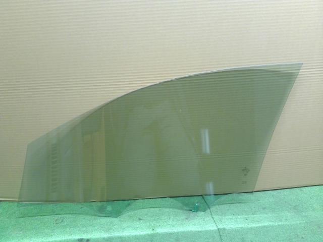 【中古】VW ゴルフヴァリアント 3AA-CDDLAV 右フロントドアガラス  自社品番250502