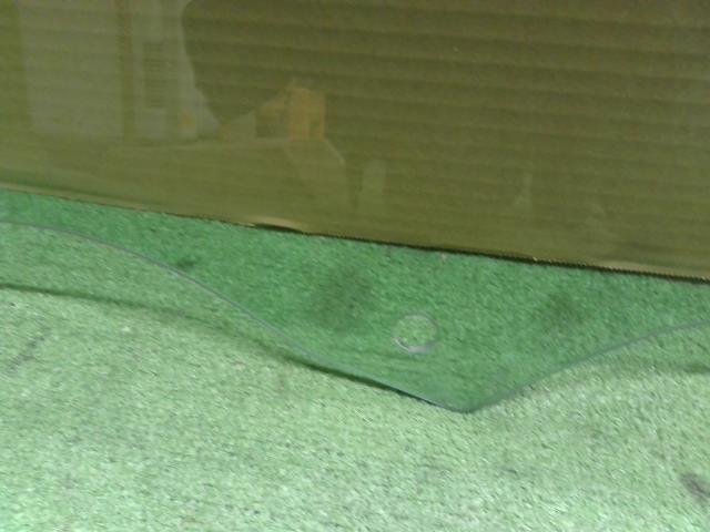 【中古】VW ゴルフヴァリアント 3AA-CDDLAV 右フロントドアガラス  自社品番250502