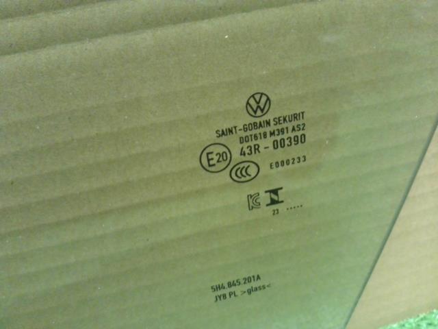 【中古】VW ゴルフヴァリアント 3AA-CDDLAV 左フロントドアガラス  自社品番250502