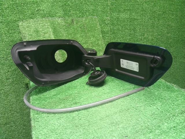 【中古】VW ゴルフヴァリアント 3AA-CDDLAV フューエルリッド 給油口パネル  自社品番250502