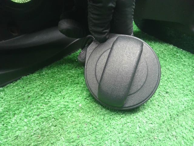 【中古】VW ゴルフヴァリアント 3AA-CDDLAV フューエルリッド 給油口パネル  自社品番250502