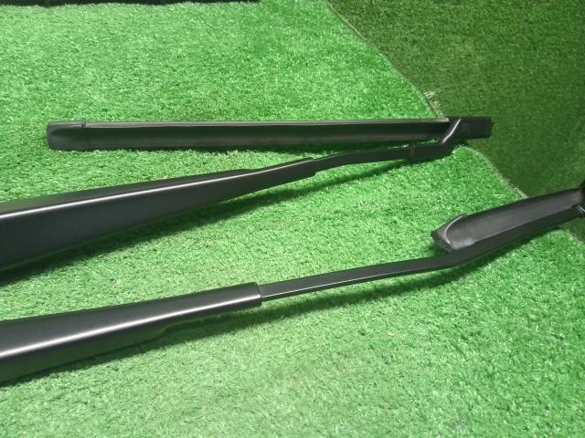 【中古】VW ゴルフヴァリアント 3AA-CDDLAV フロントワイパーアーム  自社品番250502