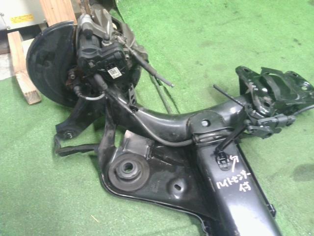 【中古】VW ゴルフヴァリアント 3AA-CDDLAV リアアクスルホーシング  自社品番250502