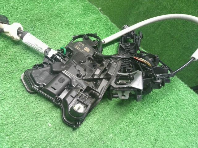 【中古】VW ゴルフヴァリアント 3AA-CDDLAV 右フロントドアロック  自社品番250502