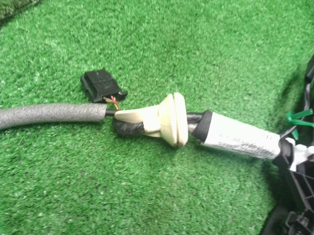 【中古】VW ゴルフヴァリアント 3AA-CDDLAV 右フロントドアロック  自社品番250502