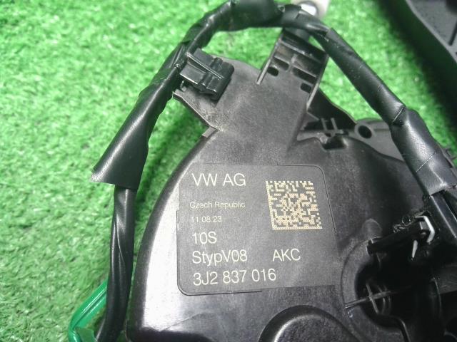 【中古】VW ゴルフヴァリアント 3AA-CDDLAV 右フロントドアロック  自社品番250502