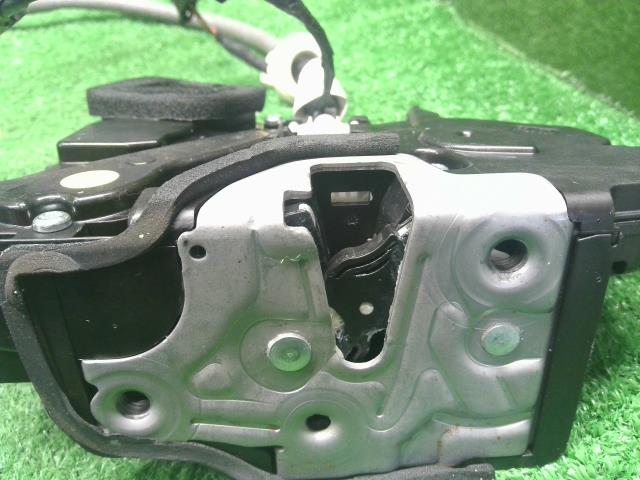 【中古】VW ゴルフヴァリアント 3AA-CDDLAV 左フロントドアロック  自社品番250502