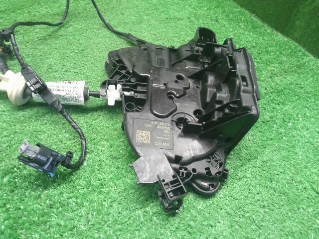 【中古】VW ゴルフヴァリアント 3AA-CDDLAV 左フロントドアロック  自社品番250502