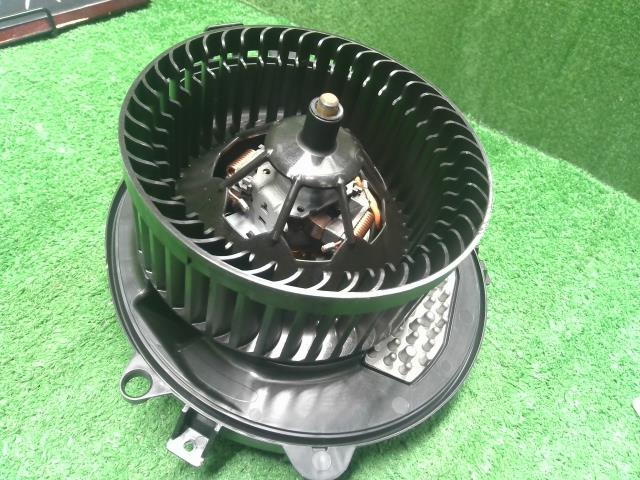 【中古】VW ゴルフヴァリアント 3AA-CDDLAV ヒーターブロアモーター  自社品番250502