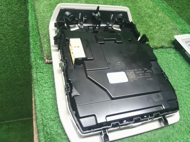 【中古】VW ゴルフヴァリアント 3AA-CDDLAV ルームランプ  自社品番250502