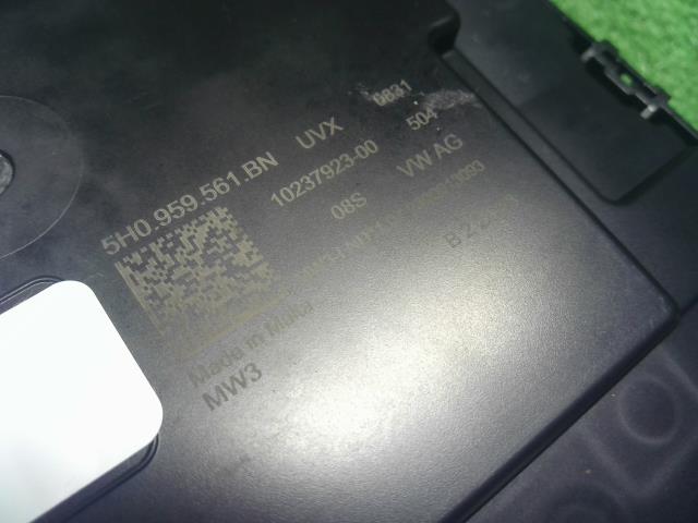 【中古】VW ゴルフヴァリアント 3AA-CDDLAV ルームランプ  自社品番250502