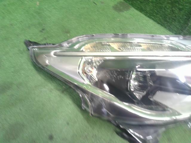 【中古】プジョー 208 ABA-A9HN01 右ヘッドランプ ライト  自社品番250503
