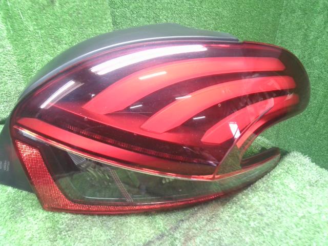 【中古】プジョー 208 ABA-A9HN01 右テールランプ  自社品番250503