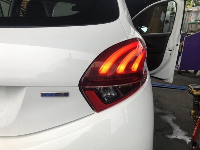 【中古】プジョー 208 ABA-A9HN01 右テールランプ  自社品番250503