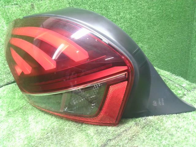 【中古】プジョー 208 ABA-A9HN01 左テールランプ  自社品番250503