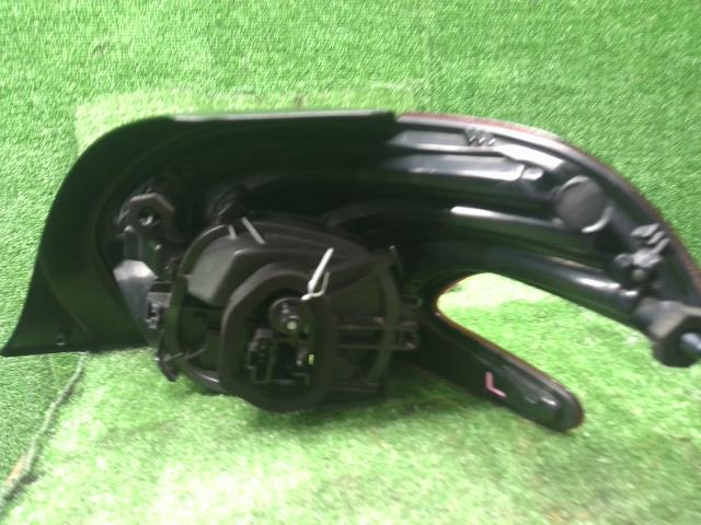 【中古】プジョー 208 ABA-A9HN01 左テールランプ  自社品番250503