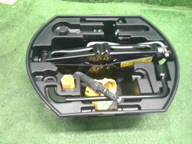 【中古】195/55R16 16インチ プジョー 208 ABA-A9HN01 スペアタイヤ 工具セット 自社品番250503