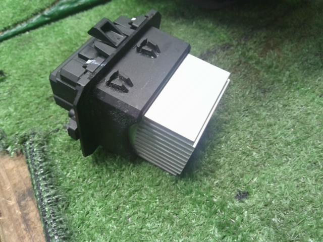 【中古】プジョー 208 ABA-A9HN01 ヒーターブロアモーター  自社品番250503